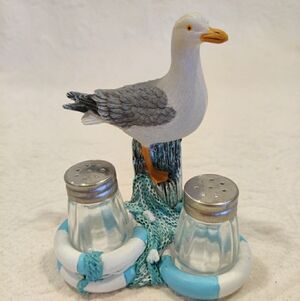 Beachcomber Seagull On Wharf Piling Lifesaver Buoys Hold Salt & Pepper Shakers